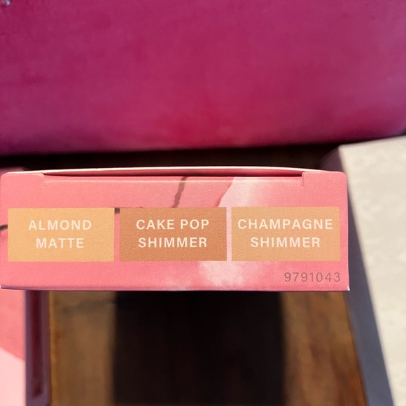 Juicy Couture make up bag and 4 new MALLY BEAUTY PRODUCTS♥️ - Picture 4 of 6